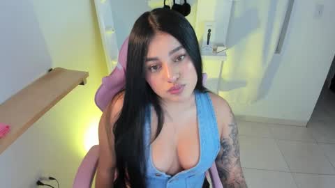 Snapshot of chloe_t2 chatting on 10-23-25, 03:17 chloe_t2 online show from 10-23-25, 03:17