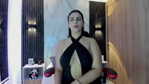 chloe online show from 10-06-25, 10:45