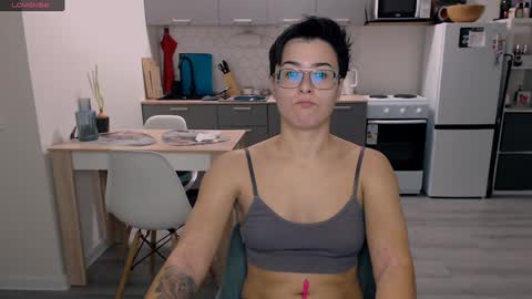 Snapshot of chloe_x_ chatting on 12-02-24, 11:34 Eva and Sandra online show from 12-02-24, 11:34