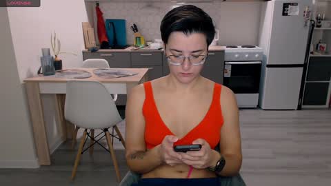 Snapshot of chloe_x_ chatting on 12-06-24, 10:27 Eva and Sandra online show from 12-06-24, 10:27