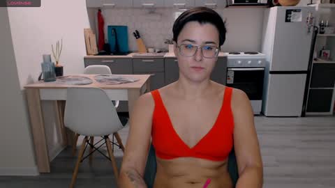 Snapshot of chloe_x_ chatting on 12-08-24, 06:17 Eva and Sandra online show from 12-08-24, 06:17