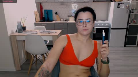 Snapshot of chloe_x_ chatting on 12-08-24, 09:19 Eva and Sandra online show from 12-08-24, 09:19