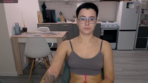 Snapshot of chloe_x_ chatting on 12-15-24, 11:34 Eva and Sandra online show from 12-15-24, 11:34