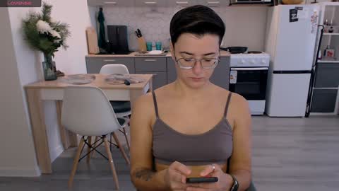 Snapshot of chloe_x_ chatting on 12-17-24, 11:49 Eva and Sandra online show from 12-17-24, 11:49