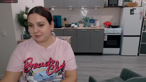 Snapshot of chloe_x_ chatting on 12-19-24, 05:50 Eva and Sandra online show from 12-19-24, 05:50