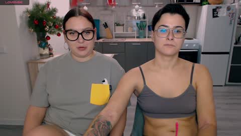 Snapshot of chloe_x_ chatting on 12-25-24, 12:37 Eva and Sandra online show from 12-25-24, 12:37