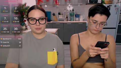 Snapshot of chloe_x_ chatting on 12-25-24, 10:16 Eva and Sandra online show from 12-25-24, 10:16