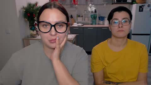 Snapshot of chloe_x_ chatting on 12-26-24, 09:47 Eva and Sandra online show from 12-26-24, 09:47