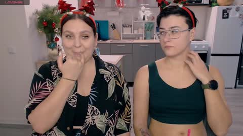 Snapshot of chloe_x_ chatting on 01-02-25, 12:34 Eva and Sandra online show from 01-02-25, 12:34