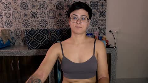 Snapshot of chloe_x_ chatting on 02-08-25, 10:07 Eva and Sandra online show from 02-08-25, 10:07