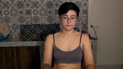 Snapshot of chloe_x_ chatting on 02-08-25, 01:11 Eva and Sandra online show from 02-08-25, 01:11