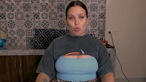 Snapshot of chloe_x_ chatting on 02-08-25, 10:40 Eva and Sandra online show from 02-08-25, 10:40