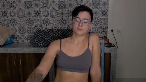 Snapshot of chloe_x_ chatting on 03-10-25, 08:34 Eva and Sandra online show from 03-10-25, 08:34