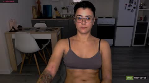 Snapshot of chloe_x_ chatting on 09-16-25, 07:31 Eva and Sandra online show from 09-16-25, 07:31