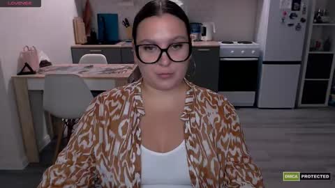 Snapshot of chloe_x_ chatting on 09-19-25, 05:31 Eva and Sandra online show from 09-19-25, 05:31