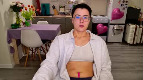 Snapshot of chloe_x_ chatting on 02-16-26, 08:16 Eva and Sandra online show from 02-16-26, 08:16