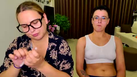 Eva and Sandra online show from 05-09-26, 06:35