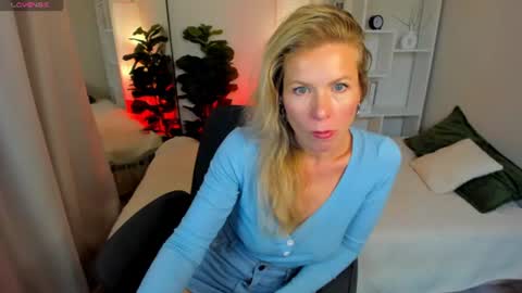 Julia online show from 06-18-26, 06:56