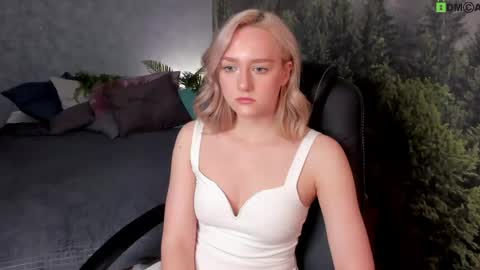 Snapshot of chloedeccker chatting on 05-13-26, 02:20 Chloe Deccker online show from 05-13-26, 02:20