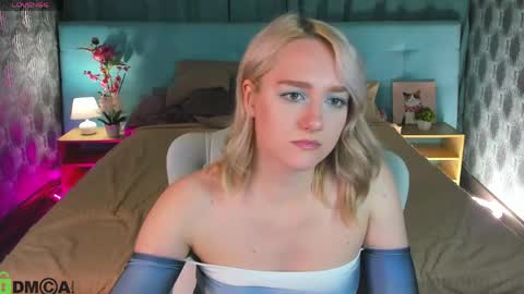 Snapshot of chloedeccker chatting on 05-17-26, 02:20 Chloe Deccker online show from 05-17-26, 02:20
