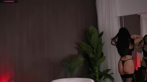 Snapshot of chloedevinex chatting on 10-09-25, 04:43 chloedevinex online show from 10-09-25, 04:43