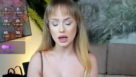 Chloee online show from 11-17-25, 08:58