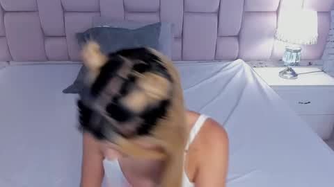 ChloeeLaurent online show from 10-18-25, 04:48