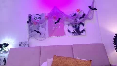 chloeferreira online show from 10-23-25, 12:32