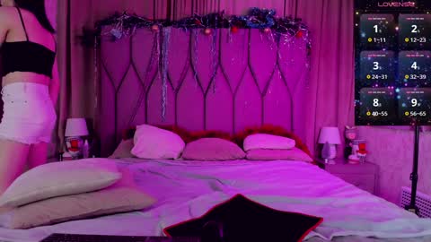 Snapshot of chloefulton chatting on 12-18-24, 07:52 Chloe Fulton online show from 12-18-24, 07:52