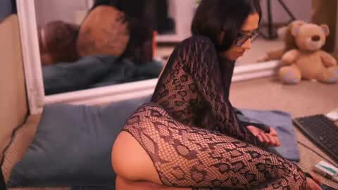 Chlo online show from 04-23-26, 12:29