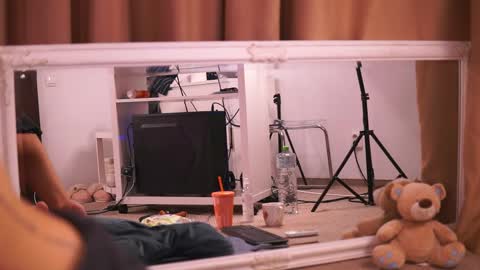 Chlo online show from 04-24-26, 03:42