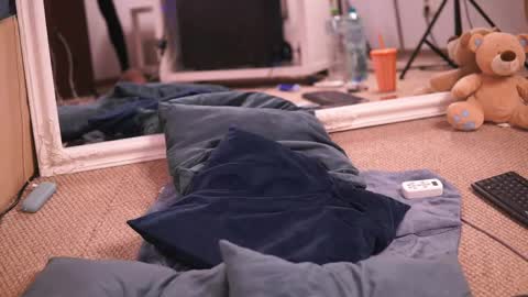 Chlo online show from 04-25-26, 04:04