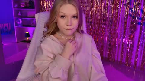 Snapshot of chloewight chatting on 03-09-26, 01:37 ChloeWight online show from 03-09-26, 01:37