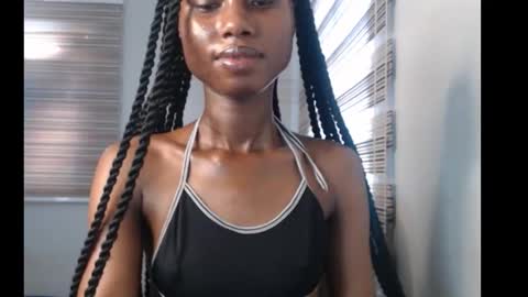 Snapshot of choco_petitqueen chatting on 11-05-25, 07:30 choco_petitqueen online show from 11-05-25, 07:30