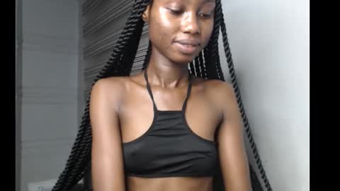 Snapshot of choco_petitqueen chatting on 11-10-25, 04:00 choco_petitqueen online show from 11-10-25, 04:00