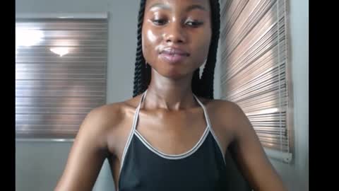 Snapshot of choco_petitqueen chatting on 11-22-25, 08:13 choco_petitqueen online show from 11-22-25, 08:13