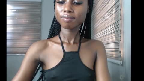 Snapshot of choco_petitqueen chatting on 11-25-25, 07:52 choco_petitqueen online show from 11-25-25, 07:52