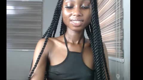 Snapshot of choco_petitqueen chatting on 11-26-25, 08:37 choco_petitqueen online show from 11-26-25, 08:37