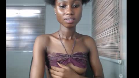 Snapshot of choco_petitqueen chatting on 12-01-25, 07:13 choco_petitqueen online show from 12-01-25, 07:13