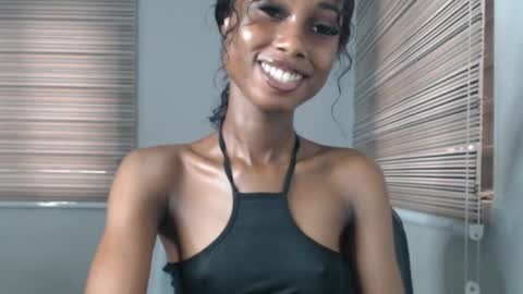 Snapshot of choco_petitqueen chatting on 12-16-25, 07:35 choco_petitqueen online show from 12-16-25, 07:35