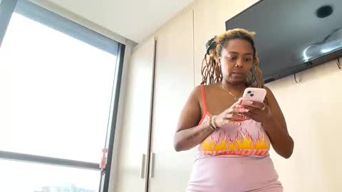 Snapshot of chocolatecakequeen chatting on 02-13-25, 07:10 ChocolateCakeQueen online show from 02-13-25, 07:10