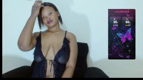 Snapshot of chocolatemilkebony chatting on 09-19-25, 07:10 chocolatemilkebony online show from 09-19-25, 07:10