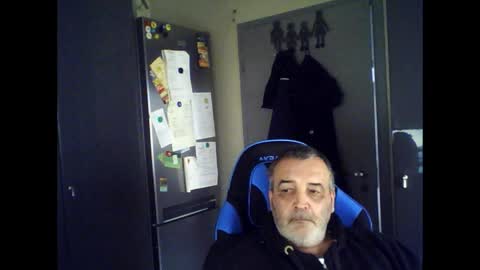 Snapshot of chris250268 chatting on 05-15-26, 08:10 Chris online show from 05-15-26, 08:10