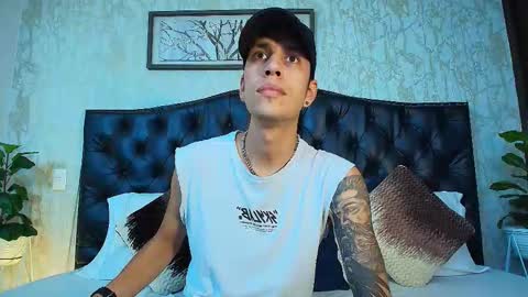 Snapshot of chris_castro chatting on 10-04-25, 11:36 ChrisG online show from 10-04-25, 11:36