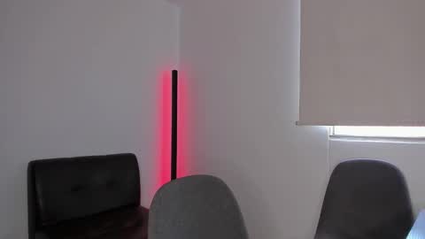 Im Chirs IM MODEL INDEPENDT online show from 10-02-25, 04:14