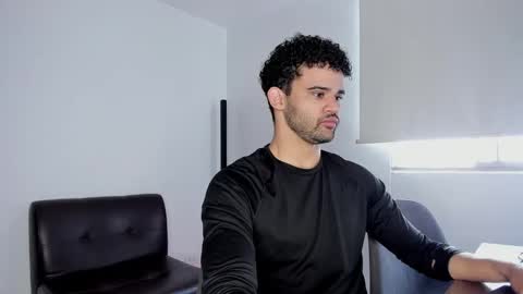 Im Chirs IM MODEL INDEPENDT online show from 10-23-25, 03:44