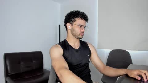 Im Chirs IM MODEL INDEPENDT online show from 10-24-25, 03:52