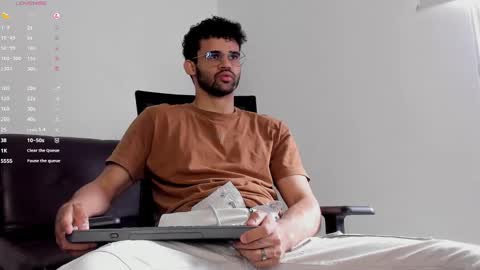 Im Chirs IM MODEL INDEPENDT online show from 10-28-25, 02:31