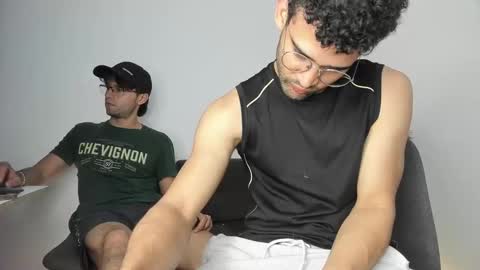 Im Chirs IM MODEL INDEPENDT online show from 11-07-25, 03:39