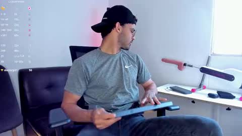 Im Chirs IM MODEL INDEPENDT online show from 01-09-26, 04:10